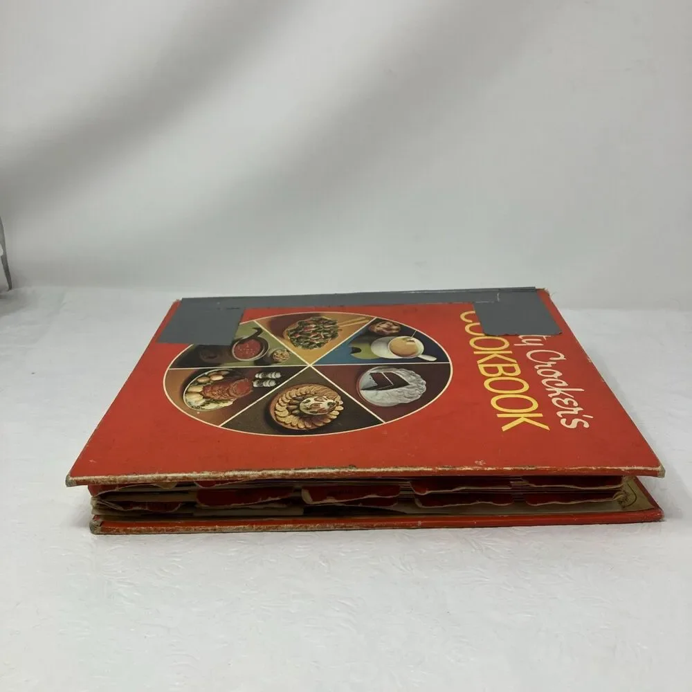 VTG 1973 Betty Crocker's Cookbook  Red Pie Cover 5-Ring Binder FLAWED DAMAGE